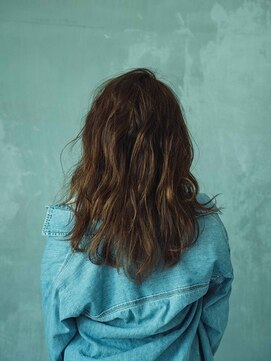 カラーサロンビスカリア 相模原エリア 淵野辺駅店(Color salon Biscaria) ミディアム×ウェーブ