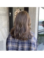 メゾン アヴァロ(Maison Avallo)&nbsp;お客様スナップ　パーマ風巻き髪ロング/カーキアッシュ