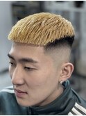 金髪クロップフェードカット
