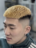 デルフィーノ ヘアーパフォーム(delfino hair perform)&nbsp;メンズ金髪クロップフェードカット