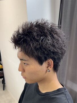 ラヴィズムバイフィフス(LUVISM by fifth) ツイストスパイラルパーマスパイキーショート刈り上げ万代新潟駅