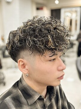 テクト バイアッシュ 吉祥寺店(Tect by Ash) スペインカールハイライト刈り上げ高めフェードスパイラルパーマ