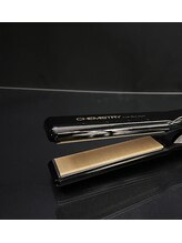 kalamaの縮毛矯正はこだわりの【テラヘルツ・ヘアアイロン】でダメージレスに髪の水分量を保ち潤サラに◎