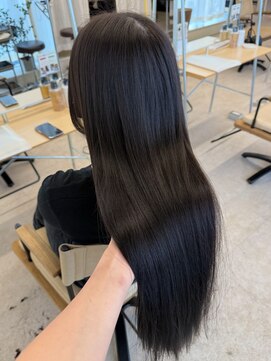 フルールバイアヴァンスクロス(Flulu by avance. cross) 暗くても透明感溢れるアッシュカラー