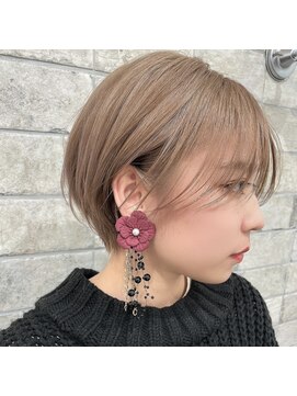 メロウ 神戸三宮(mellow) 耳掛けショートボブ