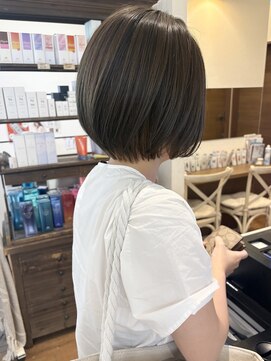 ビーバイシージャストビューティー(B by C just beauty) ショートボブ 秋ヘア オリーブカラー インナー