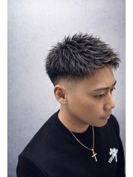 ラフにキマる短髪フェードスタイル