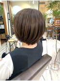 丸みショートに細かいハイライトで白髪も目立ちにくく