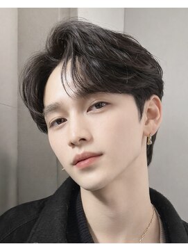 ポーチバイハニー オモテサンドウ(PORCH by HONEY omotesando) 韓国フェザーパーマニュアンスパーマセンターパート黒髪