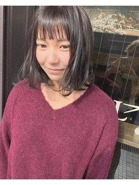 ヘアーデザイン ルシア(Hair Design Lucia) ダークトーングレーミディアムボブ×シースルーバング