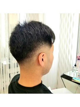 クオリス 赤塚店(QUALIS) 20代30代☆バーバースタイル×フェードスタイル☆アップバング