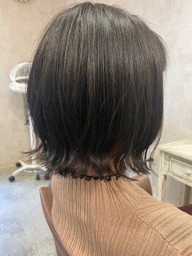 ビガミ(Bigami) 切りっぱなしボブの外はねスタイル