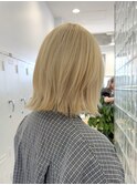 ハイトーン切りっぱなしショートボブミルクティーピンクベージュ