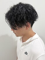 ヒュイル バイ ニアウ(Hwyl by Niau) メンズセンターパートパーマツイストパーマスパイラルパーマ