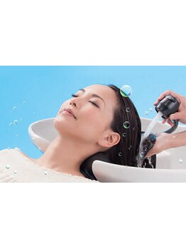 炭酸スパで髪と頭皮にご褒美を。透明感のある美しい髪は、健やかな頭皮から。