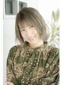オリーブベージュ&透明感ボブ