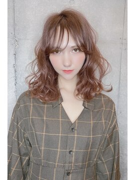 クーエフー(coo et fuu) ココアブラウンのフリンジウェーブミディアム♪シースルー前髪沢