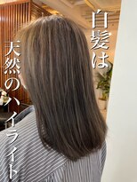 ハーツ(Heart's)&nbsp;白髪ぼかしハイライト大人ショート　髪質改善　アッシュグレー