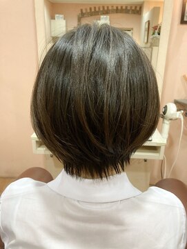 ヘアデザイン リライ(HAIR DESIGN Rely) 丸みショートの後ろ姿