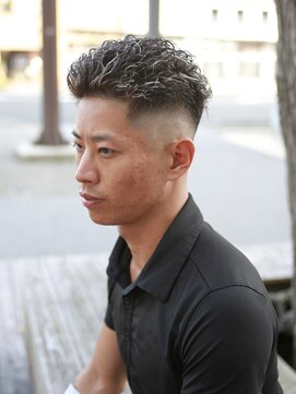 スラッシュ(SLASH) メンズパーマ/ハイライト/短髪/フェードカット/ツイスト