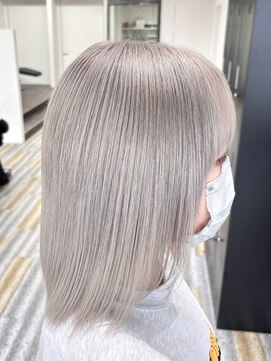 アフューズバイストゥー(Vfuse by StueW) ホワイトシルバーベージュ/髪質改善/ダブルカラー/ヘアカラー