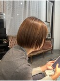 収まりの良い切りっぱなしショートボブスタイル(中区紙屋町)