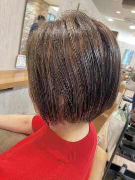 ヴィサージュクルー(VISAGE crew) ハイライトの効いたボブデザイン！