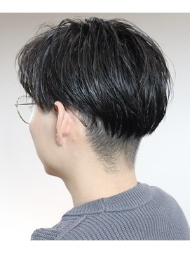 ウィスカーヘアー(whisker hair) センターパート