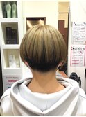 大人可愛い小顔前下がりアンブレラカラーワンサイドショートボブ