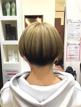 美容室ヒラトヤ 都南店 大人可愛い小顔前下がりアンブレラカラーパールベージュボブ