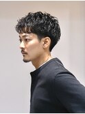 黒髪　短髪　スパイラル　ニュアンスパーマ
