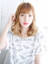 ヘアメイク ナル(hair make nalu)&nbsp;ハイトーンベージュの波カールスタイル