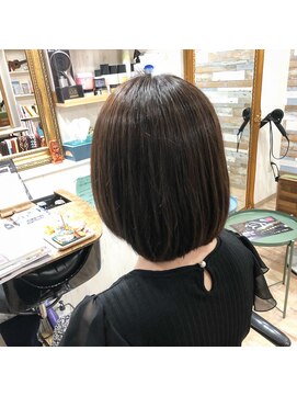 ハウオリ ヘアーワークス(Hauoli hair works) ツヤツヤオリーブカラー×ボブ