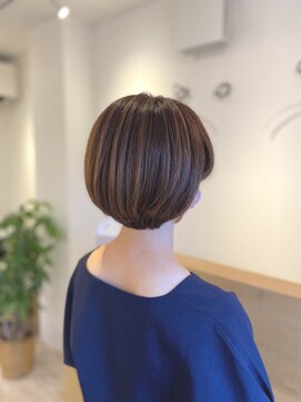 ハッコ(hacco) 艶系ショートボブ/グレーベージュ/フレンチカジュアル/白髪