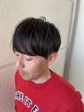 レオ 幸手(Leo) 20代30代40代メンズショートフェザーマッシュツーブロック