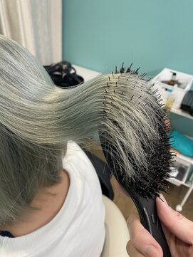 リーホリエ(Lee Horie) マットブルーから白くなってくハイトーン◎