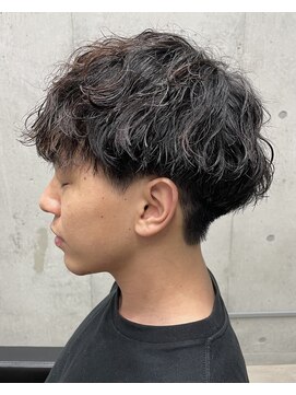 フイ 代々木(Hui) メンズ/アップバング/ツーブロックマッシュ/束感ショート波巻き