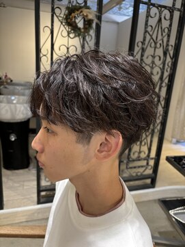 リリー(Lily) 無造作マッシュ×ツーブロック