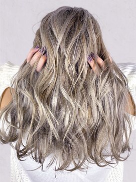 ティア 高知店(TIA) ベージュグレージュ