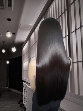 ティア(Tiia) プラチナムストレート