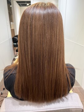 イルヘアーライラ(illu hair LILA) ブリーチ履歴があっても諦めない、艶ストレート