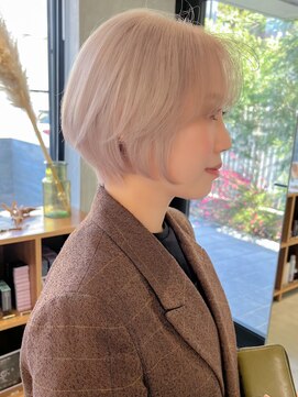 ナル(nalu.) ホワイトベージュ/ショート/ブリーチカラー/ハンサムショート