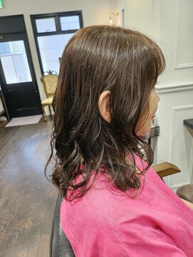 パレータ(PALETA) くせ毛緩巻きセミディ