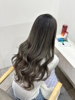 ラビス クローバー(Lovis clover) Miki くびれヘア ツヤ髪スタイル