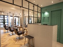 オーブ ヘアー サフィール 春日部店(AUBE HAIR saphir)の雰囲気（開放感のある明るい店内で、くつろぎの時間をお過ごしください。）