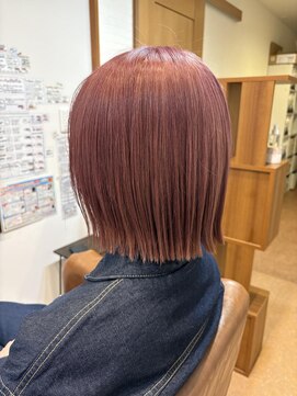 ヘアリゾートハピネス 切りっぱなしボブ&カシスピンク