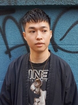 レベル(REVEL) ベリーショート×Vバング