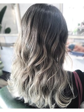 アッベリーレ(A'bbellire) ハイライト＋グラデーション＋グレーホワイト