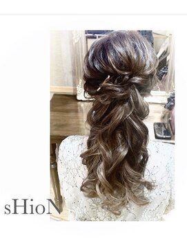 シオン(sHioN) ゆんわりハーフアップ