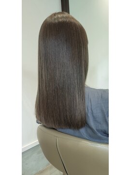 ミューテ(Mu-te) こなれ感と透明感オリーブグレージュ